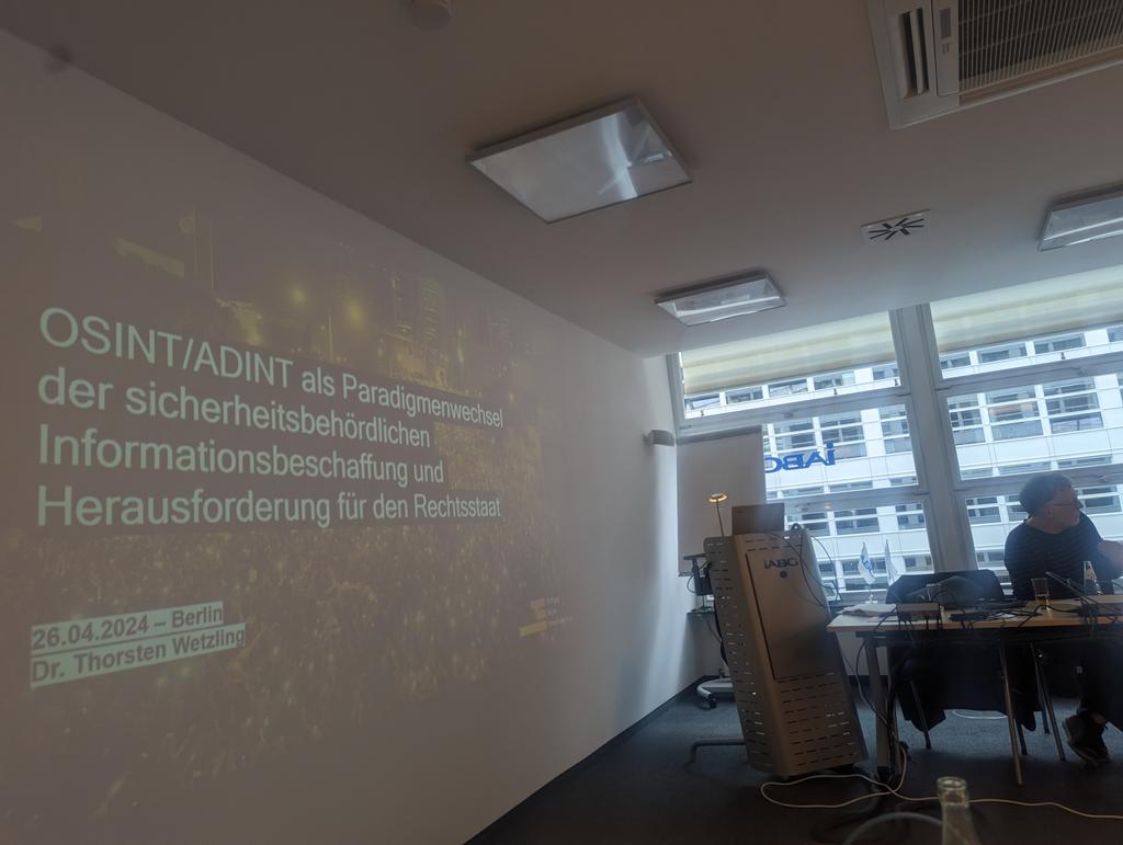 Tim Stuchtey (@tstuchtey) on Twitter photo <a href="/BIGS_Potsdam/">BIGS Potsdam</a>-Alumni Thorsten Wetzling von der @snv_berlin spricht beim PizzaSeminar über DIE Nutzung von #OSINT und #ADINT bei #Nachrichtendiensten. Wer mehr wissen will: Nachrichtendienstreform-2024.de <a href="/BIGS_Potsdam/">BIGS Potsdam</a>-Alumni Thorsten Wetzling von der @snv_berlin spricht beim PizzaSeminar über DIE Nutzung von #OSINT und #ADINT bei #Nachrichtendiensten. Wer mehr wissen will: Nachrichtendienstreform-2024.de