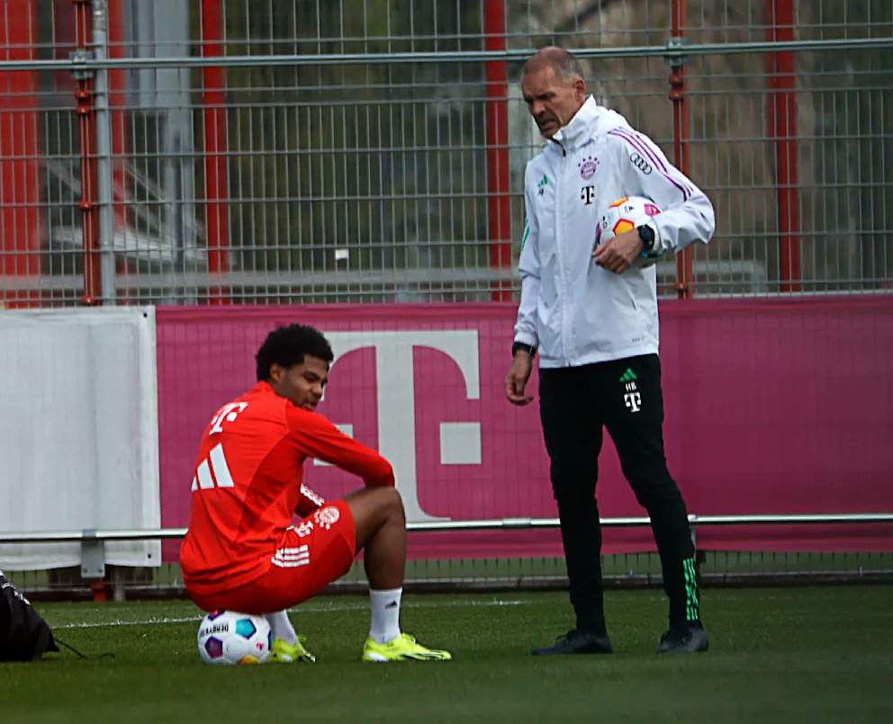 Serge Gnabry in intensive individual training today with Dr. Holger Broich. Gnabry will miss tomorrow's game but will be ready for Real Madrid, as Thomas Tuchel has confirmed [📸 @BILD]