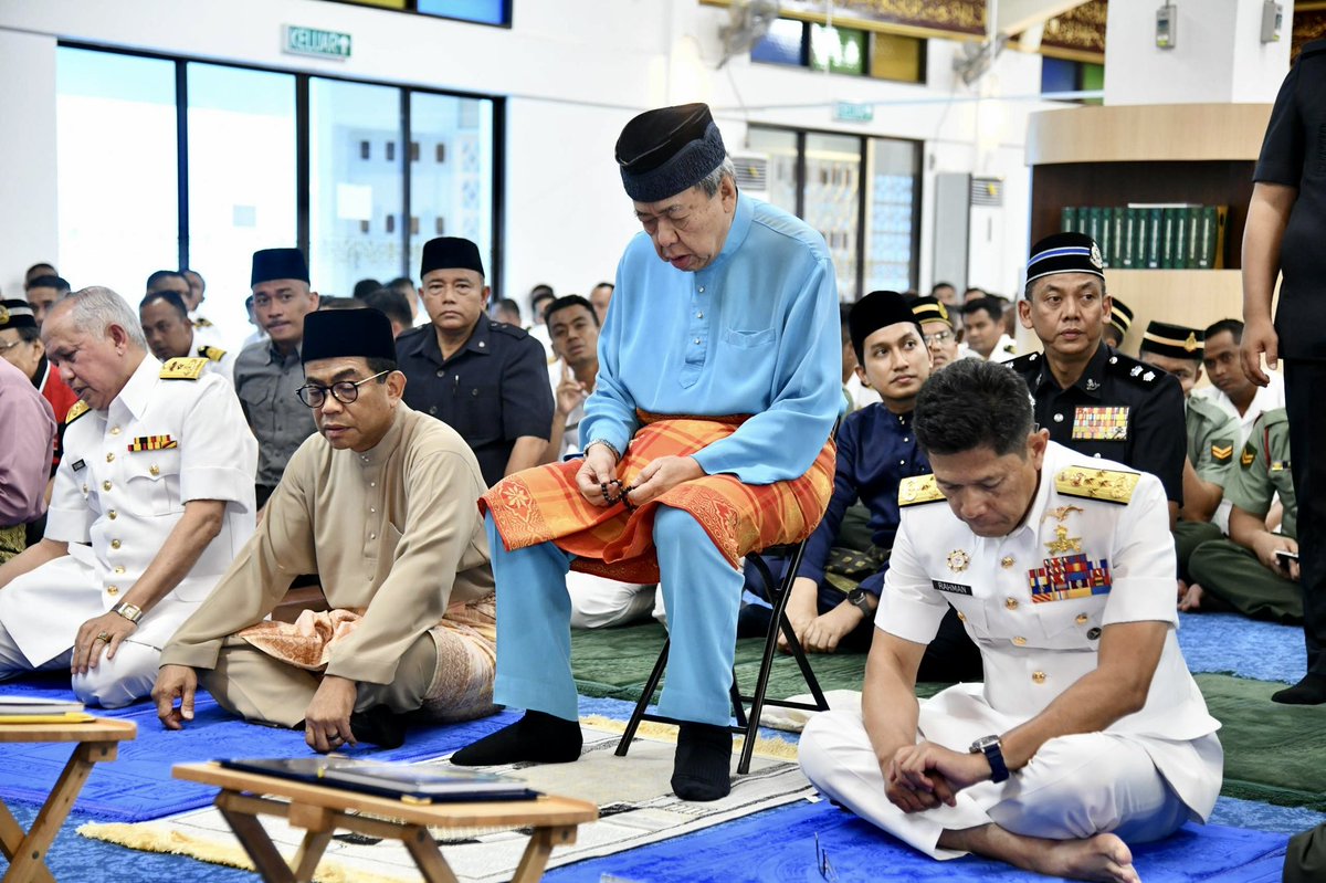 Sambutan Hari Ulang Tahun (HUT) ke-90 Tentera Laut Diraja Malaysia (TLDM) tahun ini disambut dengan Majlis Tahlil di Masjid An-Nur Pangkalan TLDM di Lumut, Perak.

1/4