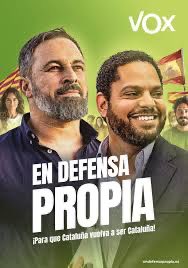 PoliticayModa's tweet photo. Han incorporado una senyera al cartel porque la facha catalana les da miedito. Ahora, a sinceros no los gana nadie. Esos homenajes estilísticos al azul mahón y #pecholobo de Juan Antonio #powerdressing https://t.co/CIKGOOVJwt