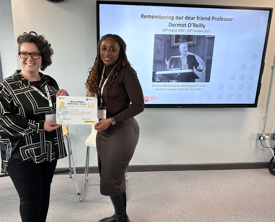 Everyone @ADRC_NI would like to say a huge congratulations to Margaret Diogu @SwanseaUni who won the inaugural Dermot O'Reilly Memorial Prize at yesterdays @MQMentalHealth Data Science Meeting🏆 Thanks @DatamindUK for honouring Dermot. Prize presented by our Director @Aideen_QUB