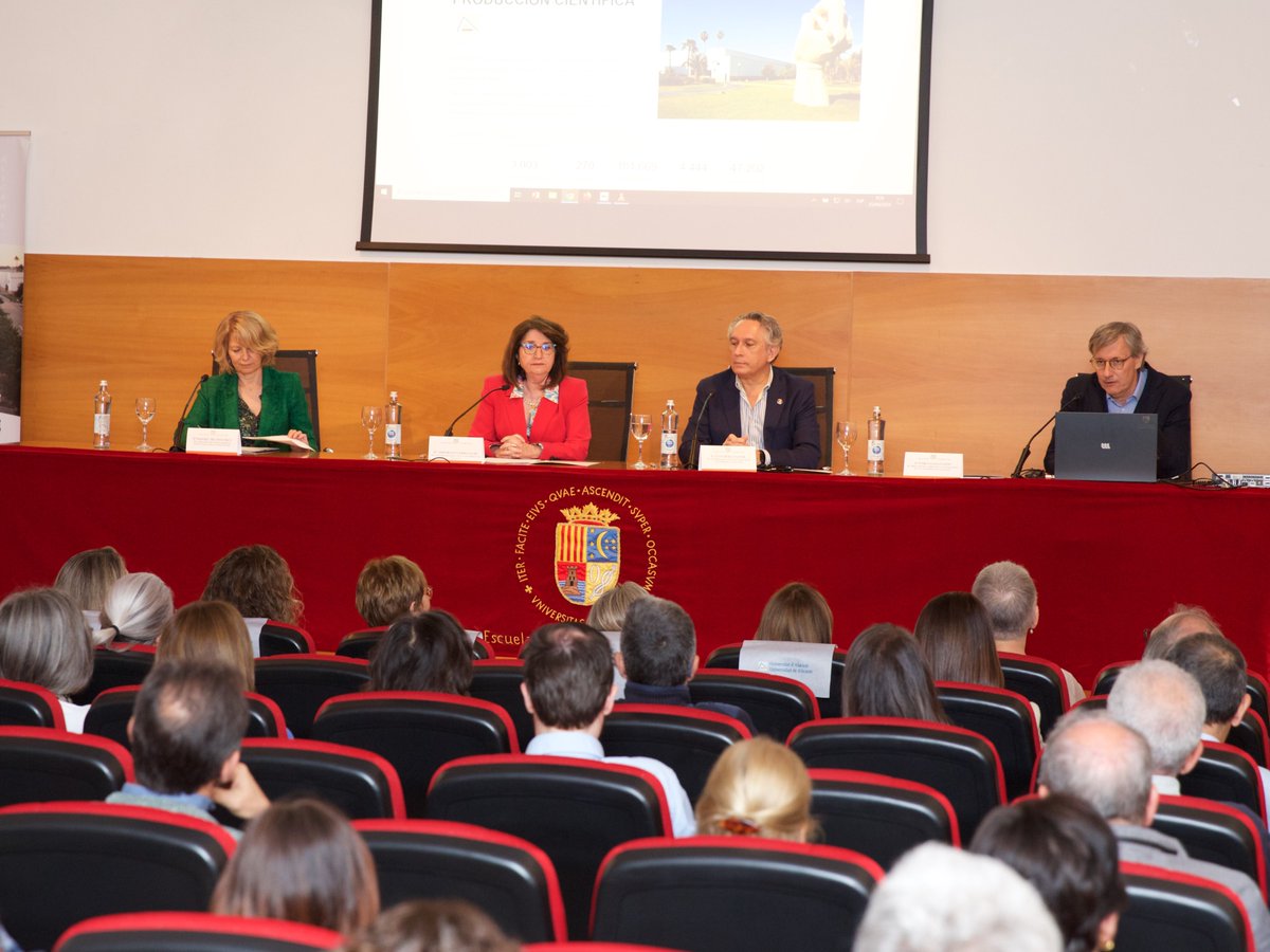 Ayer presentamos el Observatorio de la Producción Científica. Un gran escaparate que muestra el trabajo de nuestros equipos de investigación y que ayudará a potenciar las sinergias con empresas, instituciones y centros de investigación de todo el mundo. observatorio-cientifico.ua.es