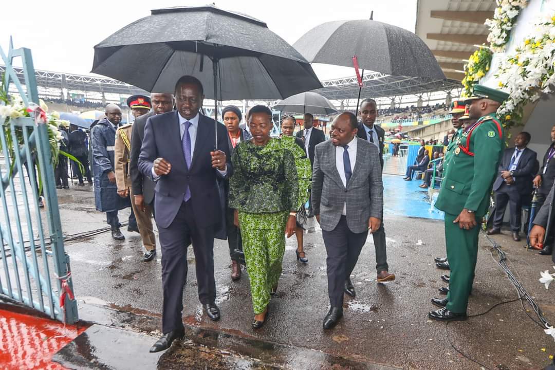 President Ruto holds an umbrella for Rachel Ruto during their trip to Tanzania