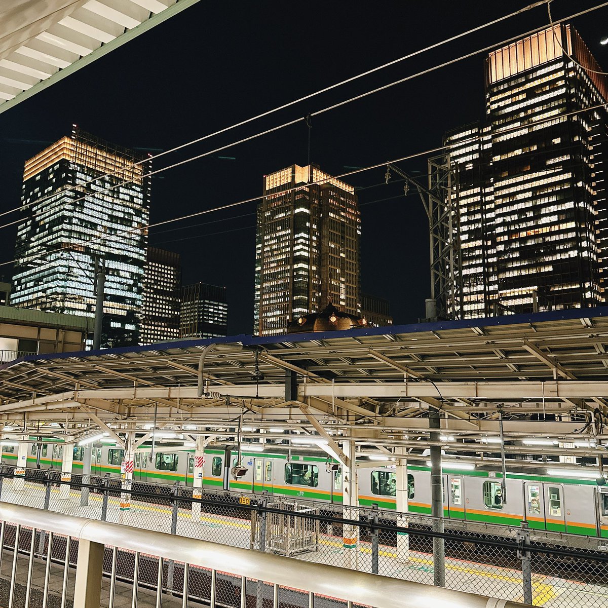 急遽別のお仕事で日帰り～🚅

GW前だからか東京駅いつも以上に人人人でいっぱい😂
私ものんびり旅行行きたい気分𓂃🫧
