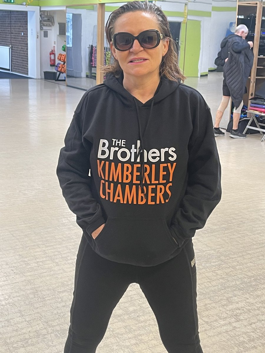 Finally back at the gym after Covid etc. Going on holiday soon, so on a mission to get into shape 💪 Loving the hoodie @fictionpubteam @HarperFiction 😄👊