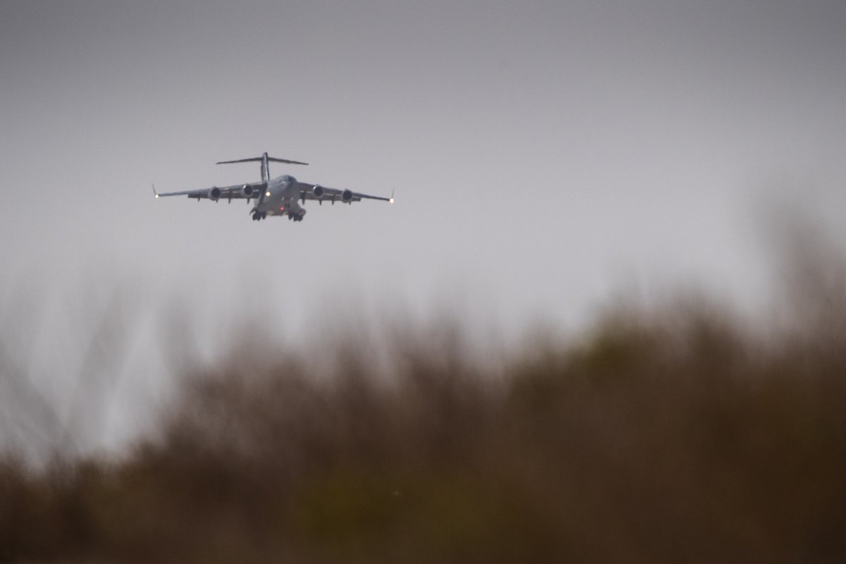 A C-17 Globemaster III prepares to land at an undisclosed location within the U.S. Central Command area of responsibility, April 24 … dvidshub.net/r/zjucjf #AirForce