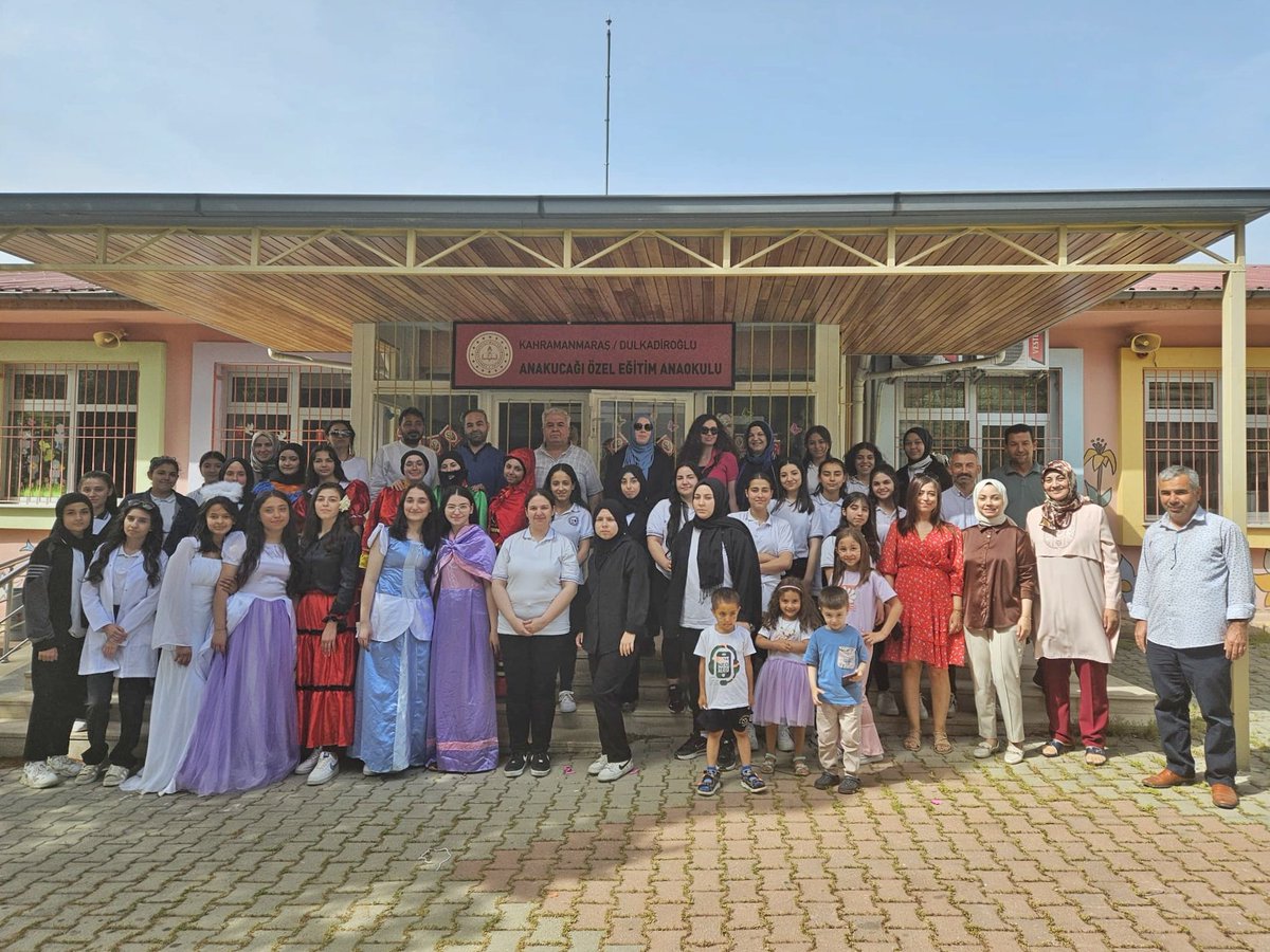 'Ben Her Yerde Varım' projesi kapsamında okulumuz Çocuk Gelişimi bölümü, Anakucağı Özel Eğitim Anaokuluna 23 Nisan kutlamaları için ziyarette bulunup, anasınıfı öğrencilerine etkinlik düzenlemiştir.