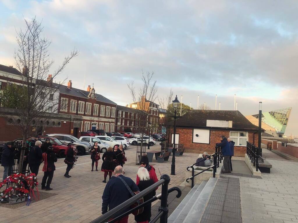 Green Ginger Garland tweet media