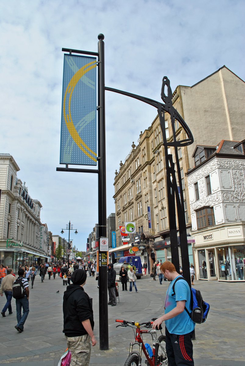 #NewcastleUponTyne I wonder how many folk walk past these pieces of public art on Northumberland Street and do't realise what they are
Heralds (1997 and 1999) by Ray Smith at both ends of Northumberland Street Newcastle upon Tyne photographed 26th April 2011.