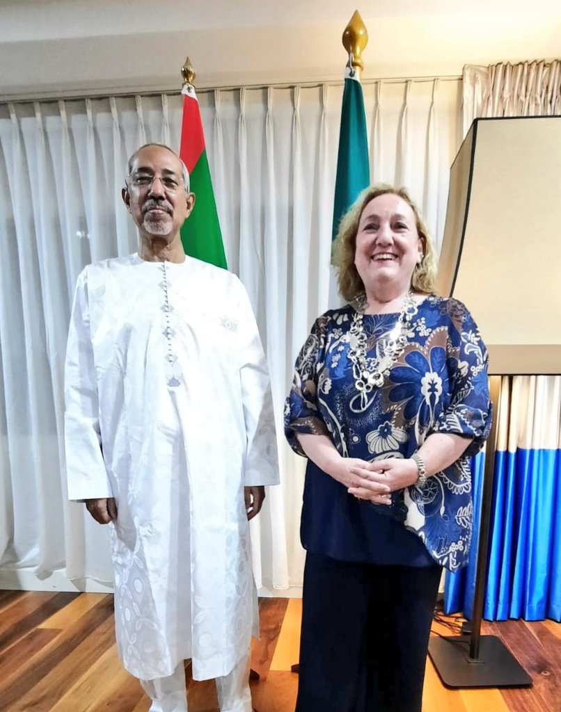 Un plaisir renouvelé de revoir à #Abuja, en marge de #AfricaCTMeeting, le Ministre de la Défense de la #Mauritanie SEM Hanena Ould Sidi que je remercie. Échanges sur les questions de #sécurité au #Sahel et sur les derniers développements politico-institutionnels 🇪🇺🇲🇷