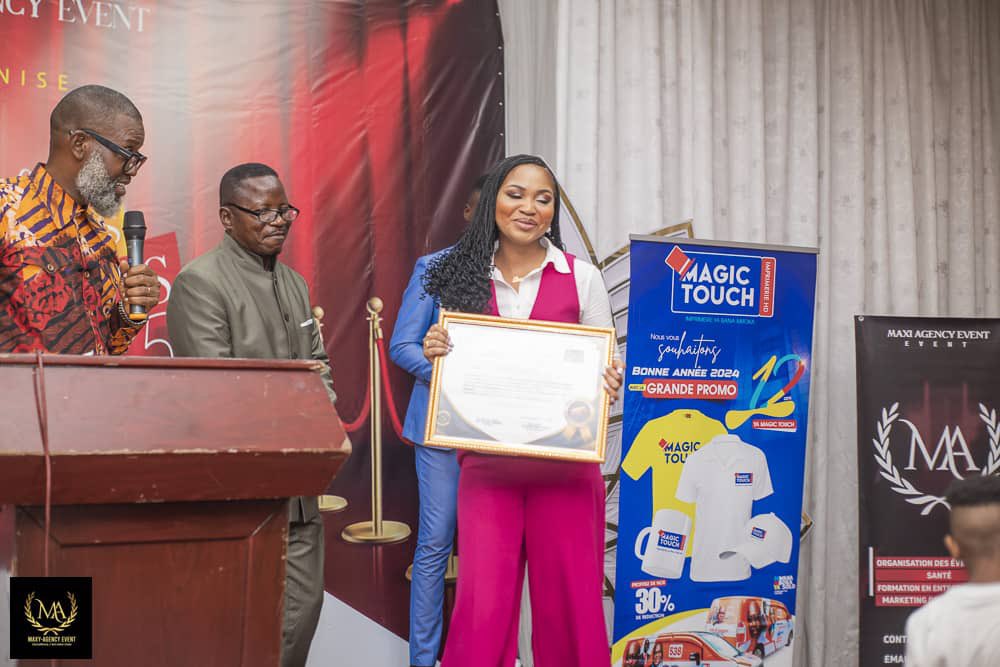 graceFondation's tweet photo. Retour en image sur la remise du Diplôme lors de la Soirée de Gala :
���’Les Femmes Influentes Awards Saison 5’’
Grace Fondation a été choisie comme lauréate dans le domaine social lors du sondage de l’équipe Maxy Agency. Grâce à son engagement et sa détermination à améliorer https://t.co/Q96oGLNIQs