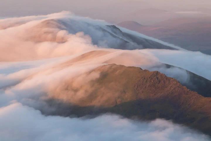 📍Mynydd Nantlle

Magical views over Eryri (Snowdonia) ⛰

Captured by #JoshMathews (on Instagram) 📷

#Eryri #VisitEryri #VisitWales #CroesoCymru #Cymru #Wales #BeAdventureSmart