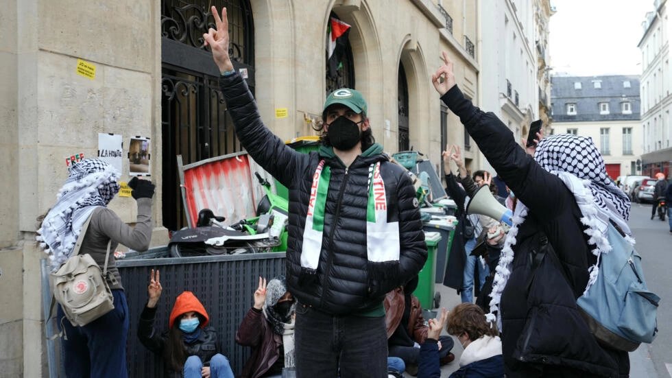 Il faut fermer et raser ce dépotoir à merde qu'est Sciences Po Paris, ça urge ! 😡