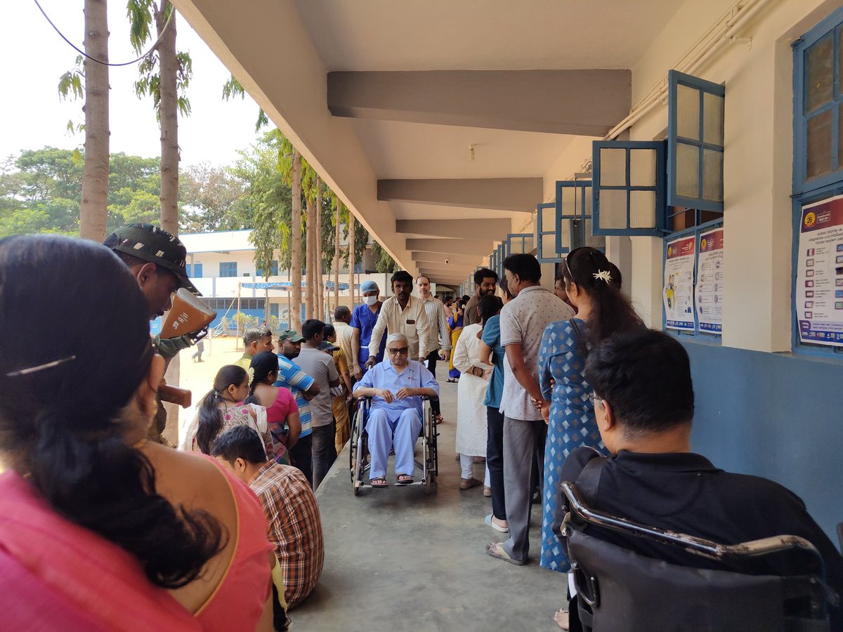 #LSPollsWithTNIE #KarnatakaElections Sparsh Hospital in #Bengaluru supported the in-patients to cast their #vote by providing them with transport and medical assistance