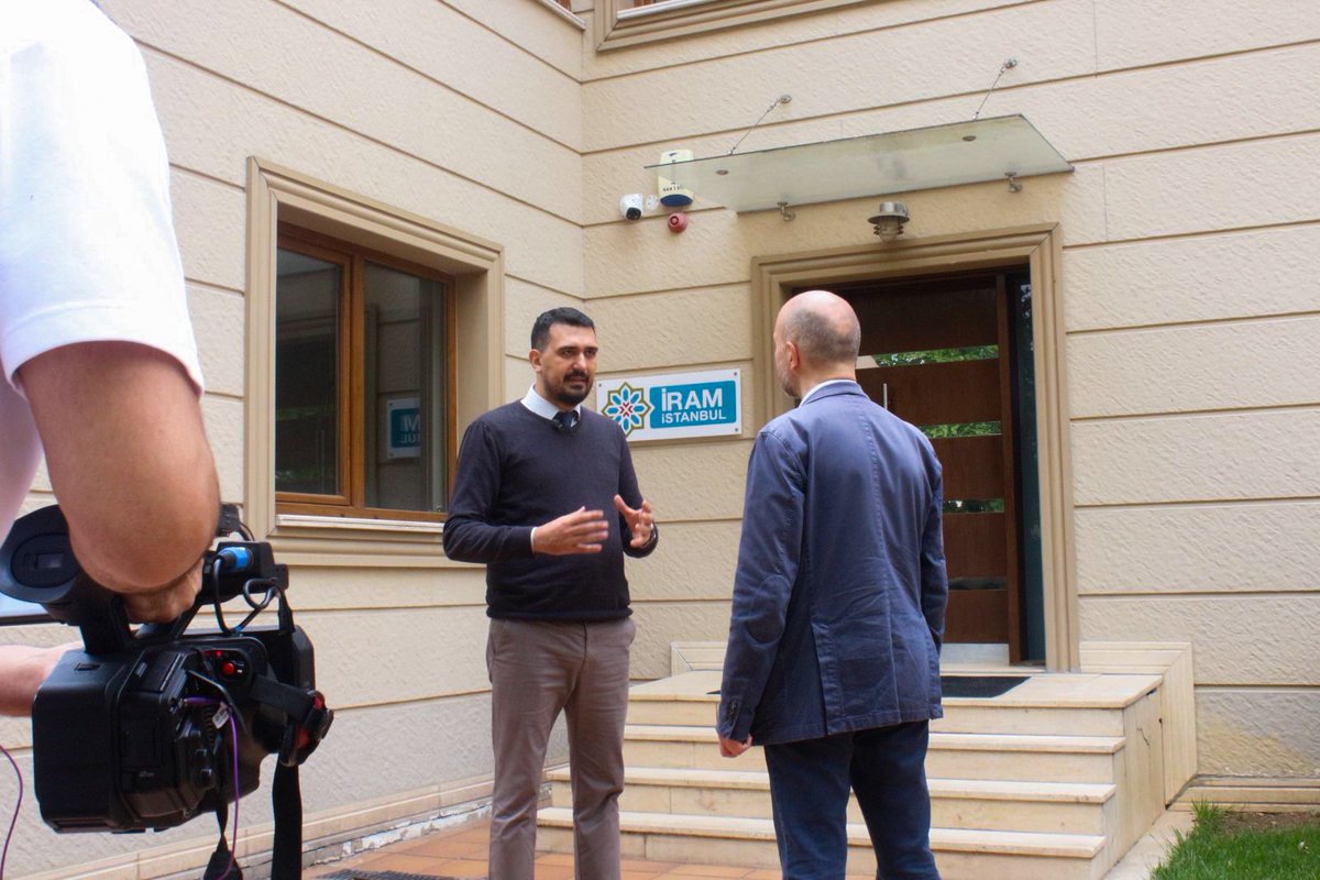 iramcenter's tweet photo. İRAM Başkan Vekili Turgay ŞAFAK (@kuche_rindan ) ve Araştırmacı Oral TOĞA (@OralToga ) İtalyan devlet televizyonu RAİ’nin hazırladığı bir belgesel kapsamında gerçekleştirilen röportajda görüş verdiler. https://t.co/bKAsioAzK0