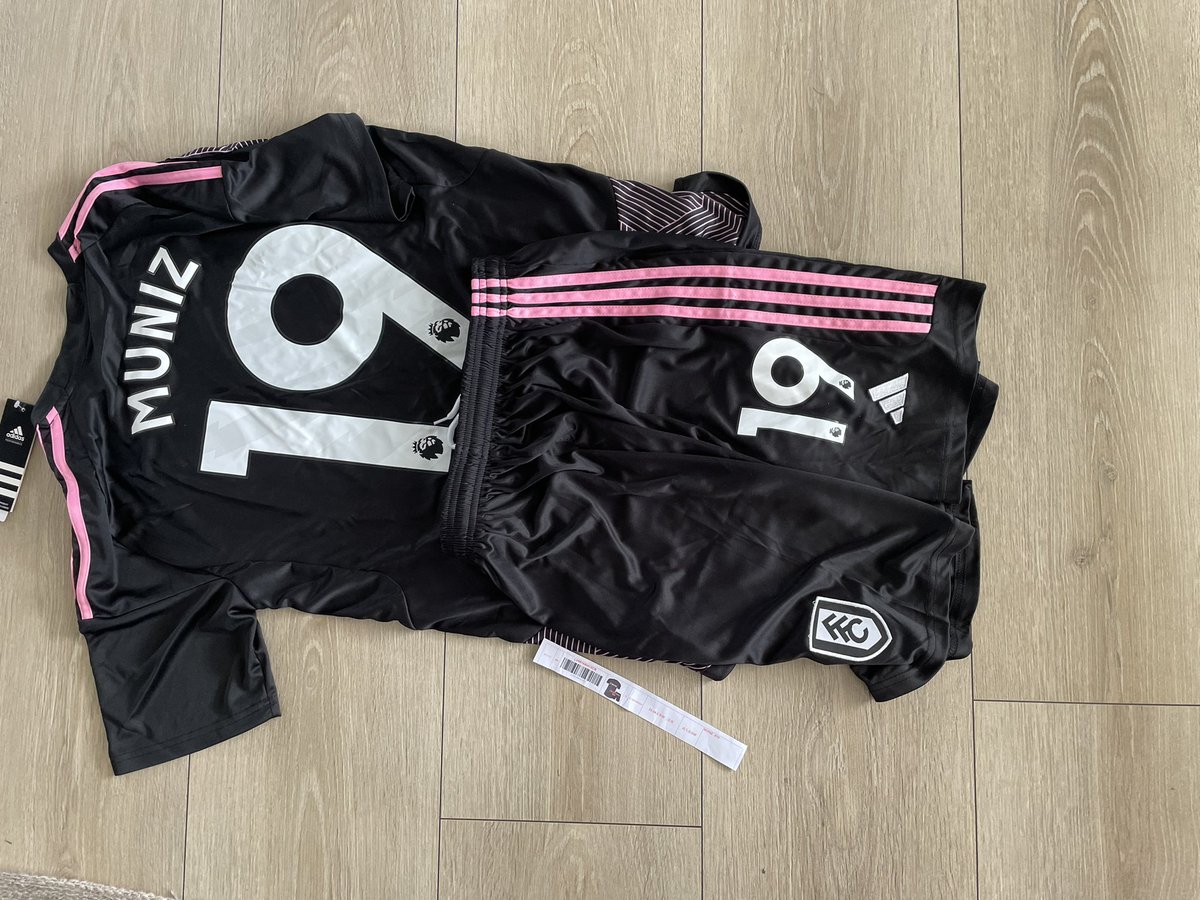 Summer outfit just arrived🤍🖤 utf #fulham