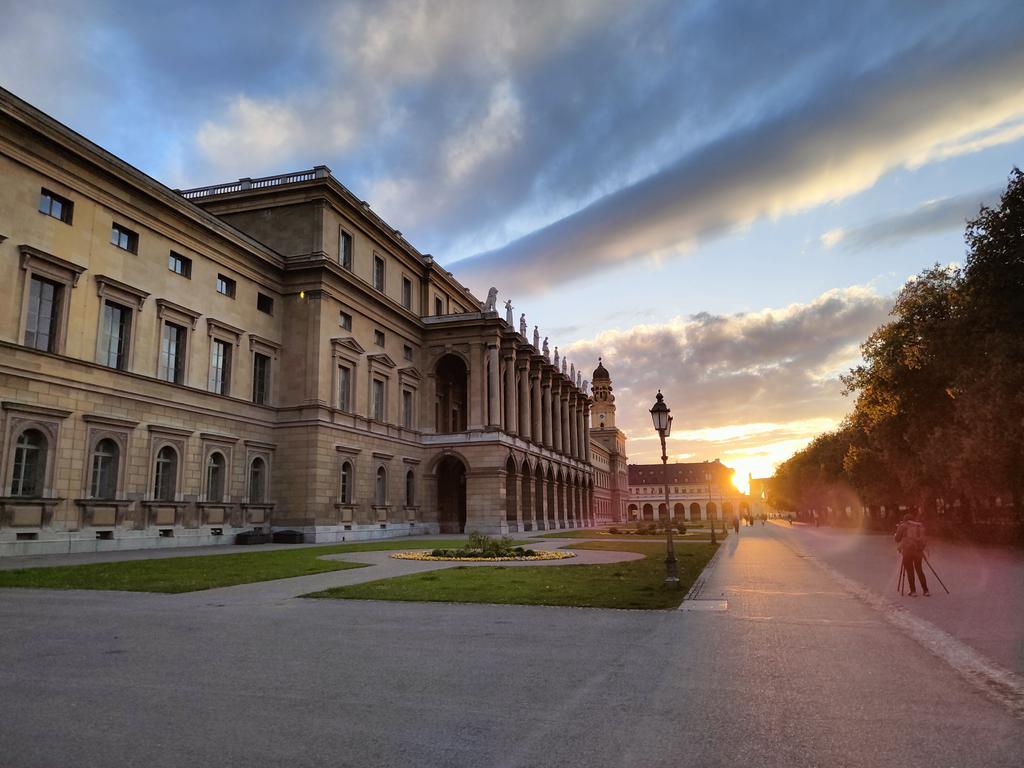 Thanks a lot to Lana Sirko & Magdalena Götz @HelmholtzMunich for being amazing hosts and the opportunity to present our #actin #astrocytes @EickholtL research in front of a great audience. Enjoyed so much the inspiring discussions with @ThomDistler @LabStricker and many more.