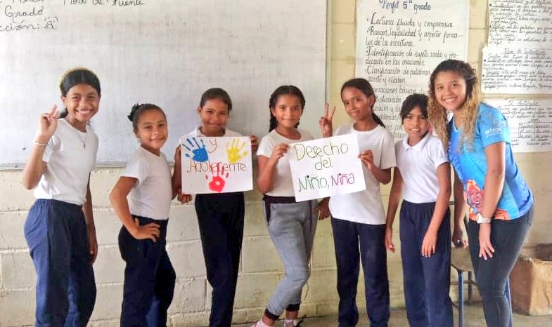Desde @InfoFal55 en Palmasola, @semillerosc_ E.B. Mercedes Moros, reciben charla sobre 'Enfoque de los Derechos de Niños, Niñas y Adolescentes con la orientación de @AnyiaGomez de @InfocentroFal_ #RealityShowFactorM ¡Vamos! @Gabrielasjr @LarosaInfove @InfocentroOce