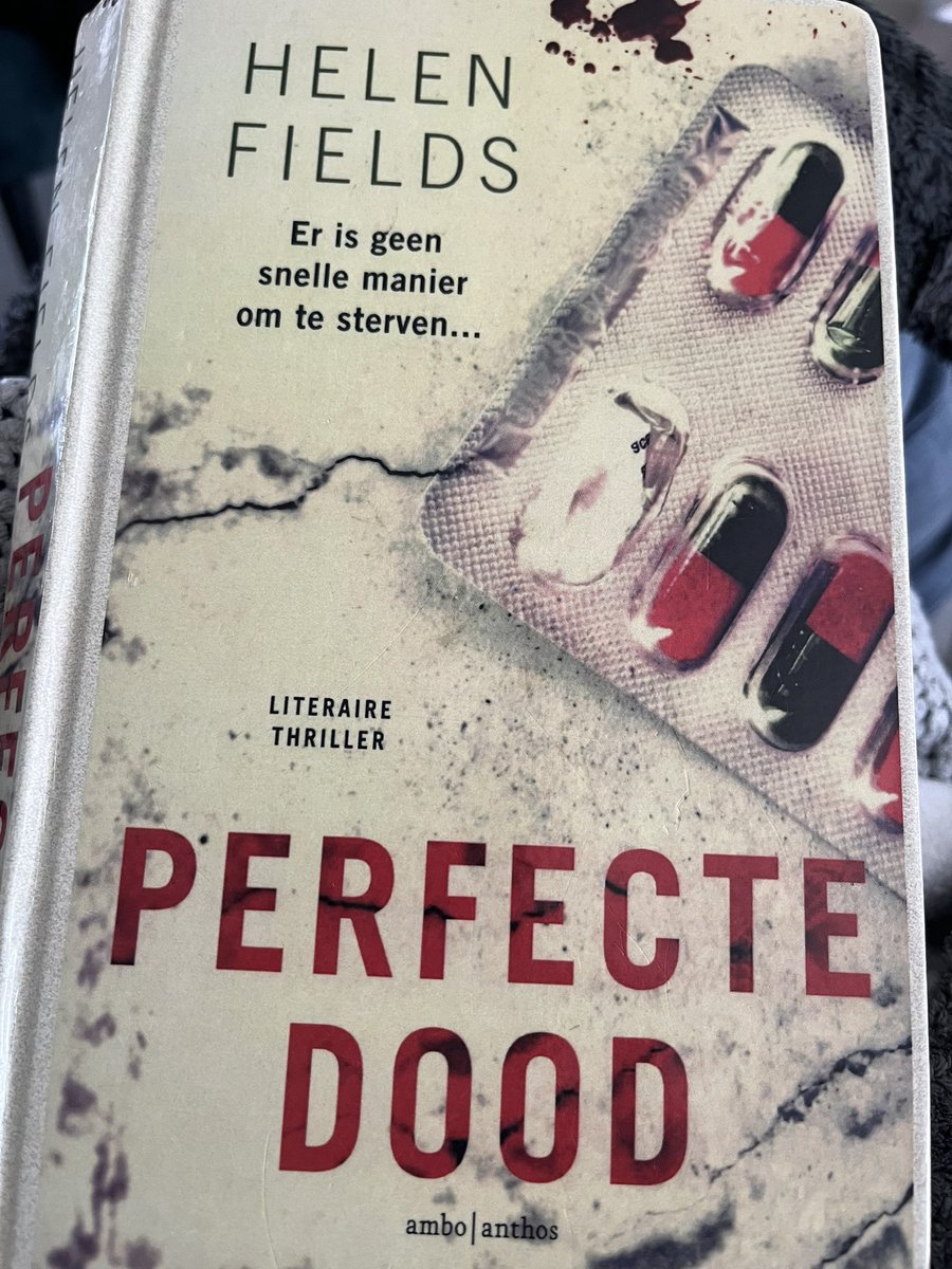 Het was weer genieten. Ik vind het een heerlijke reeks van Hellen Fields. Thrillers met tempo. Waar veel in gebeurd waardoor stoppen met lezen lastig is. Nieuwsgierig naar deel 4.  #boekperweek #17/52