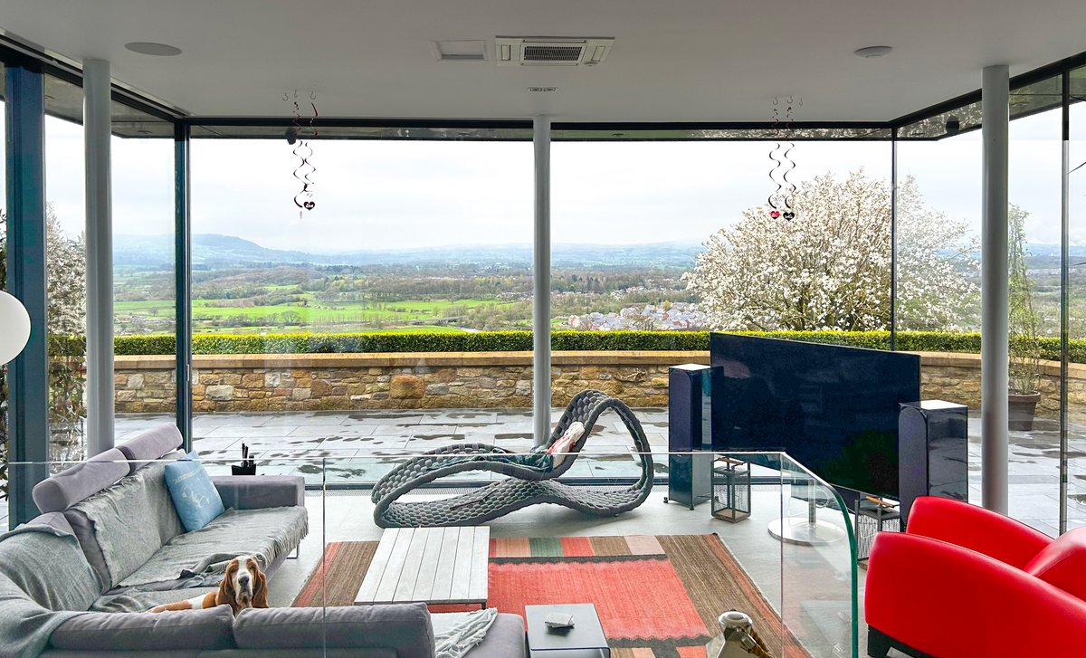 More photos of this stunning extension with #solarlux #Cero ultraslim #slidingdoors &amp; fixed panels. It's been in a few years now but the clients tell us they are still loving it ... and so is their dog! 🐶😄 #slidingdoors #patiodoors #glassextension #slimslidingdoors