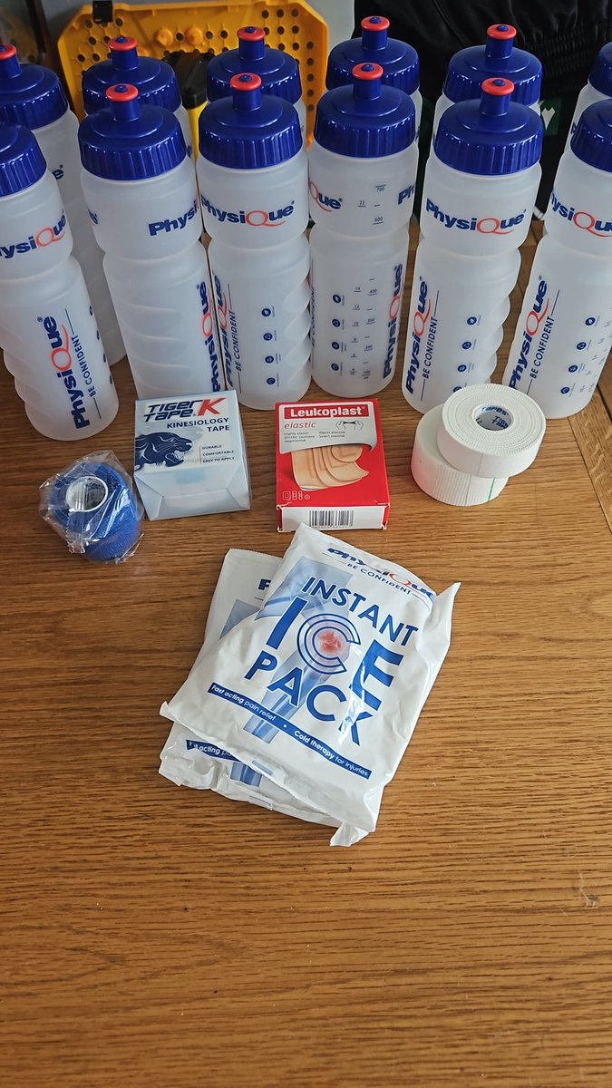 lmsportstherapy's tweet photo. Thank you to @PhysiqueMgmt for supplying some water bottles for Manstow U12's next season. I've added some extras to their kit bag as well. #ManstowFC #LMST 💙 https://t.co/iw67bFjCEH