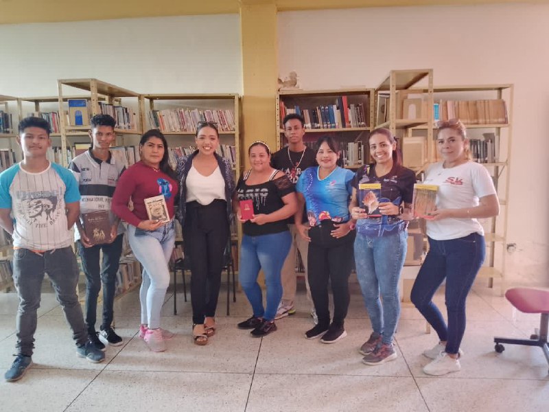 En la Biblioteca Pública Domingo Oviedo de Urachiche, nuestro equipo de @IYaracuy participó en la celebración del “Día del Libro”, facilitadoras de @YAR29Dop y @YAR30Pcbv se hicieron parte de esta celebración #RealityShowFactorM ¡Vamos! @Gabrielasjr @LarosaInfove @InfocentroOce