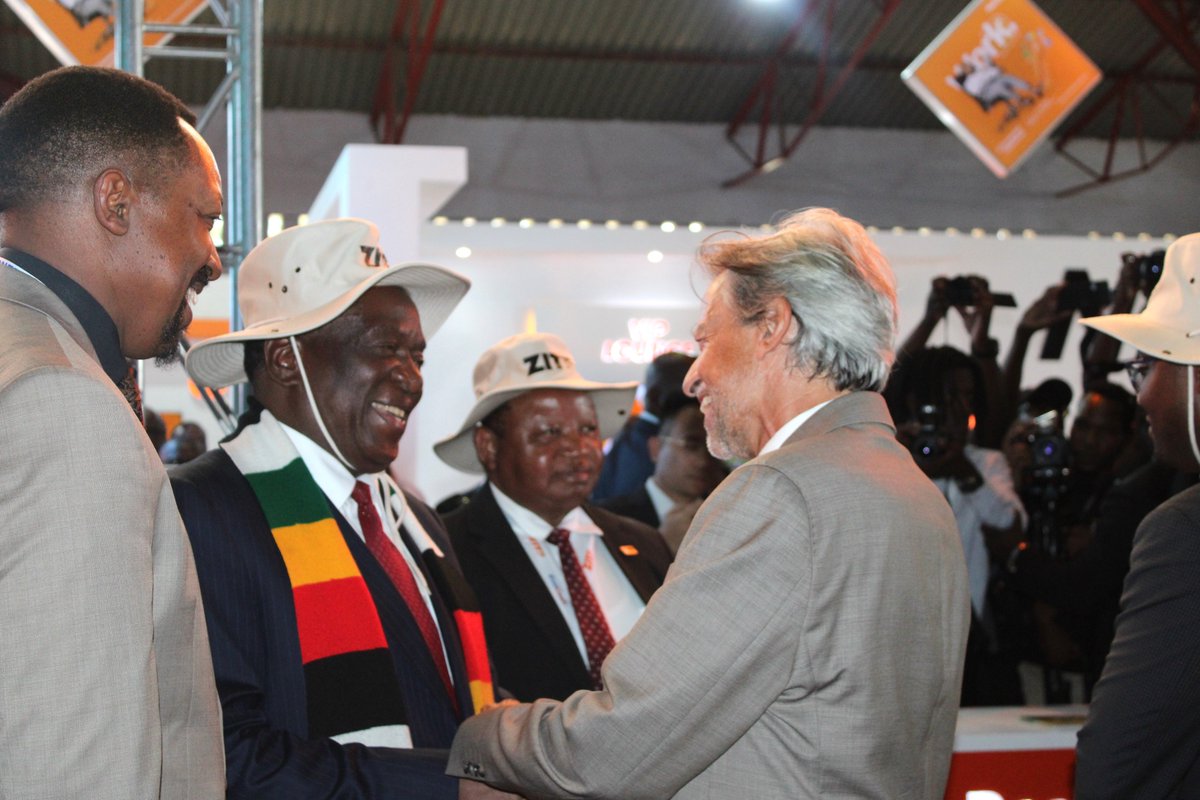 #Earlier  at #ZITF2024  the President of Zimbabwe His Excellence @edmnangagwa was pleased with the work the @euinzim funded @LIPSZim project is doing to alleviate cattle deaths through promotion of drought resistant forage crops & through disease surveillance #EuWithU