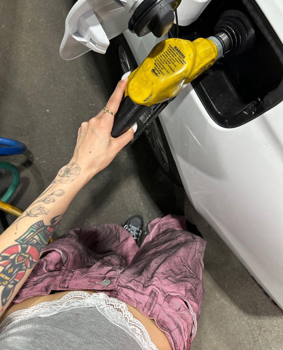 nie umiem robić ładnych zapoznawczych ale macie jak tankuje samochód zostawcie serce jak chcecie mieć full benzynke zatankowaną <333