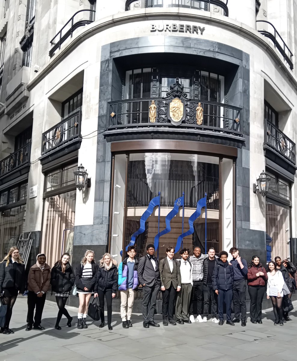 Year 12 students from John Roan School visited Burberry HQ through a partnership with Eze Foundation, gaining insight into fashion industry roles like advertising and finance. Thanks to Burberry and Eze Foundation for the valuable experience! #UnitedLearning #Careers