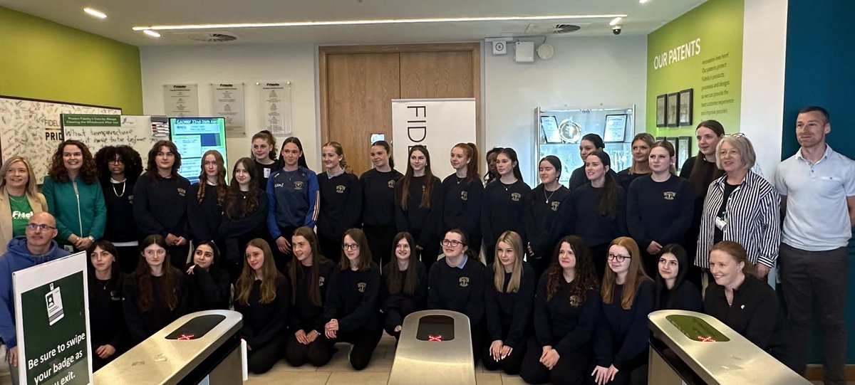 And that’s a wrap! Our final event in the west for #CSWeek - a company visit to @Fidelity with @Colaiste_Einde girls -great to see what’s it like to actually work in tech and to meet with female software engineers 😄thanks to Fidelity staff, students and teachers 🙏🏻 @uniofgalway
