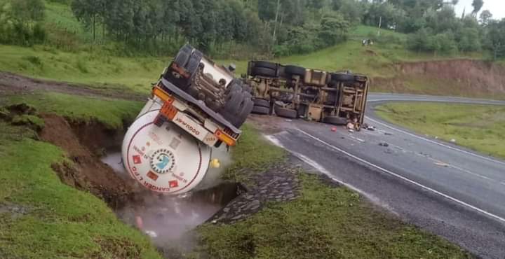 A truck ferrying LPG gas has overturned in Kericho.