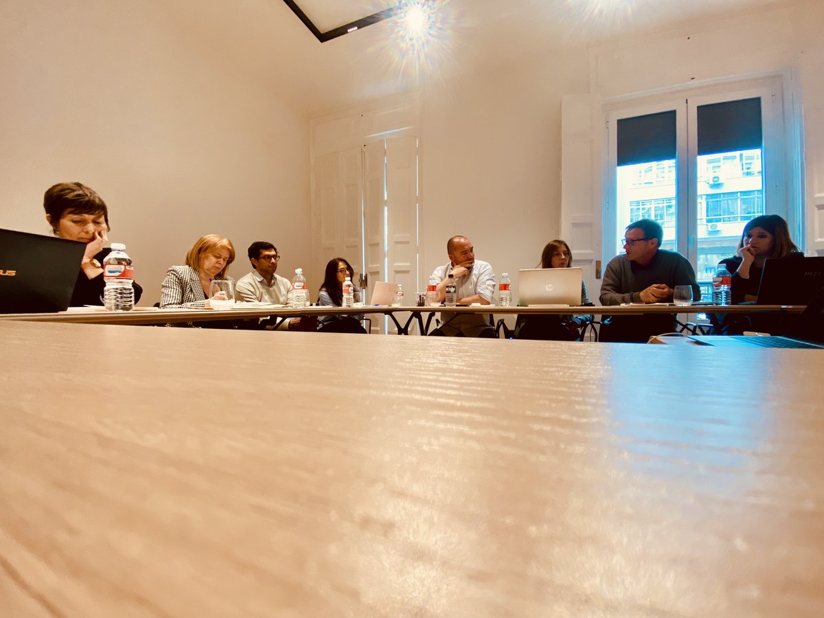 En esta primera reunión hemos tenido la suerte de que nos acompañen tres denunciantes de corrupción que, a pesar de no contar con un entorno propicio para denunciar, han alzado la voz desde diferentes ámbitos.

Ellos son Ignacio Stampa (<a href="/IgnacioStampa/">Ignacio Stampa</a>), Gracia Ballesteros