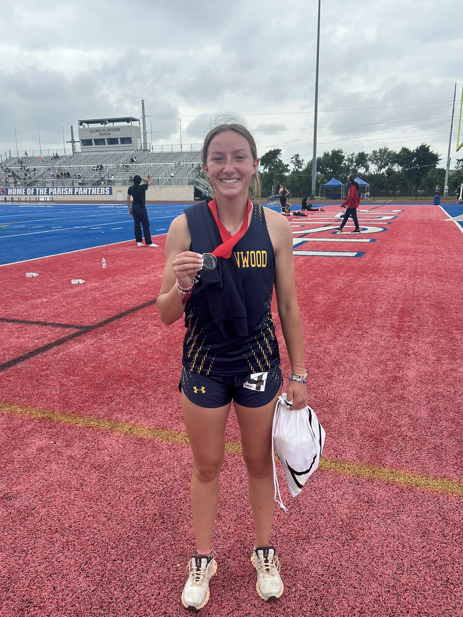 Congratulations to Tate O’Neal. District Silver medalist in Long Jump & 300 hurdles 🥈🥈 @PCAAthletics @CoachCoreyH #Statebound