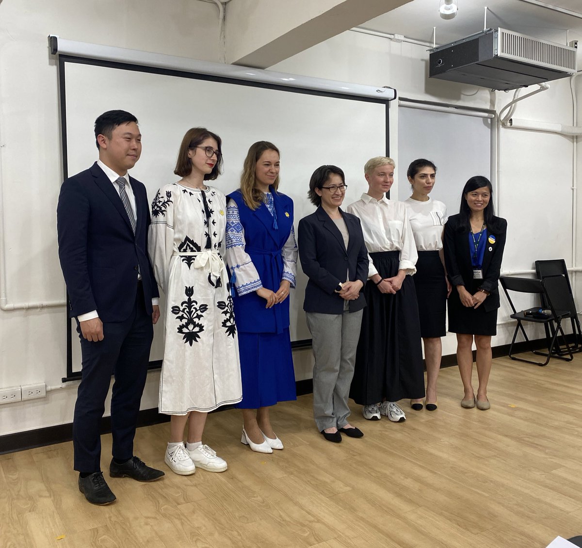🇺🇦🇹🇼 Another history in making moment. Ukrainian delegates meeting with the Vice President-elect of Taiwan @bikhim at the inaugural edition of @DPPonline’s Island of Resilience seminar, hosted by @wen1949.