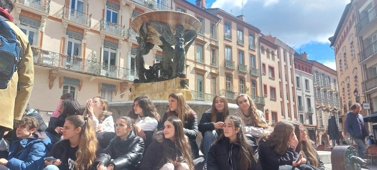 🇫🇷 Última visita en la experiencia de inmersión con nuestras/os amigas/os de #Mazamet. 🏞️ #Toulouse, capital de #Occitania. Ciudad universataria dividida por el río #Garona. #3ESO #intercambio #inmersiónlingüística