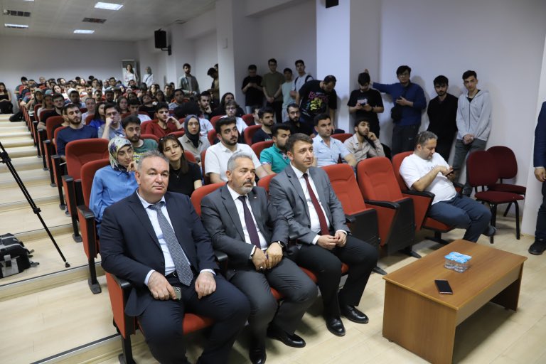 Ankara’dan yola çıkan HAVELSAN Ekspresi’nin durağı Elazığ oldu. 
Üniversitemizin ev sahipliğinde gerçekleştirilen etkinliklerde HAVELSAN ekibi ve yolculuk boyunca yapay zeka alanında yarışan öğrenciler tren garında karşılandıktan sonra Üniversitemiz öğrencileriyle bir araya geldi