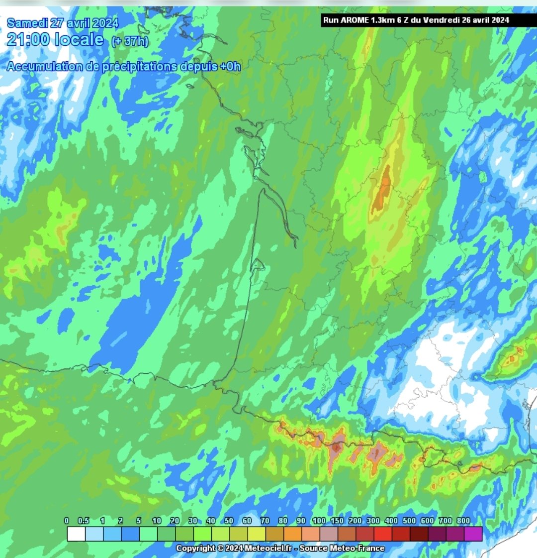 Arome ne plaisante pas pour demain : il nous modélise des orages particulièrement fort sur l'est du département avec des rafales loc. supérieures à 100km/h , de la grêle et beaucoup de foudre ⚠️ Valable en début et milieu d'après-midi. A suivre.