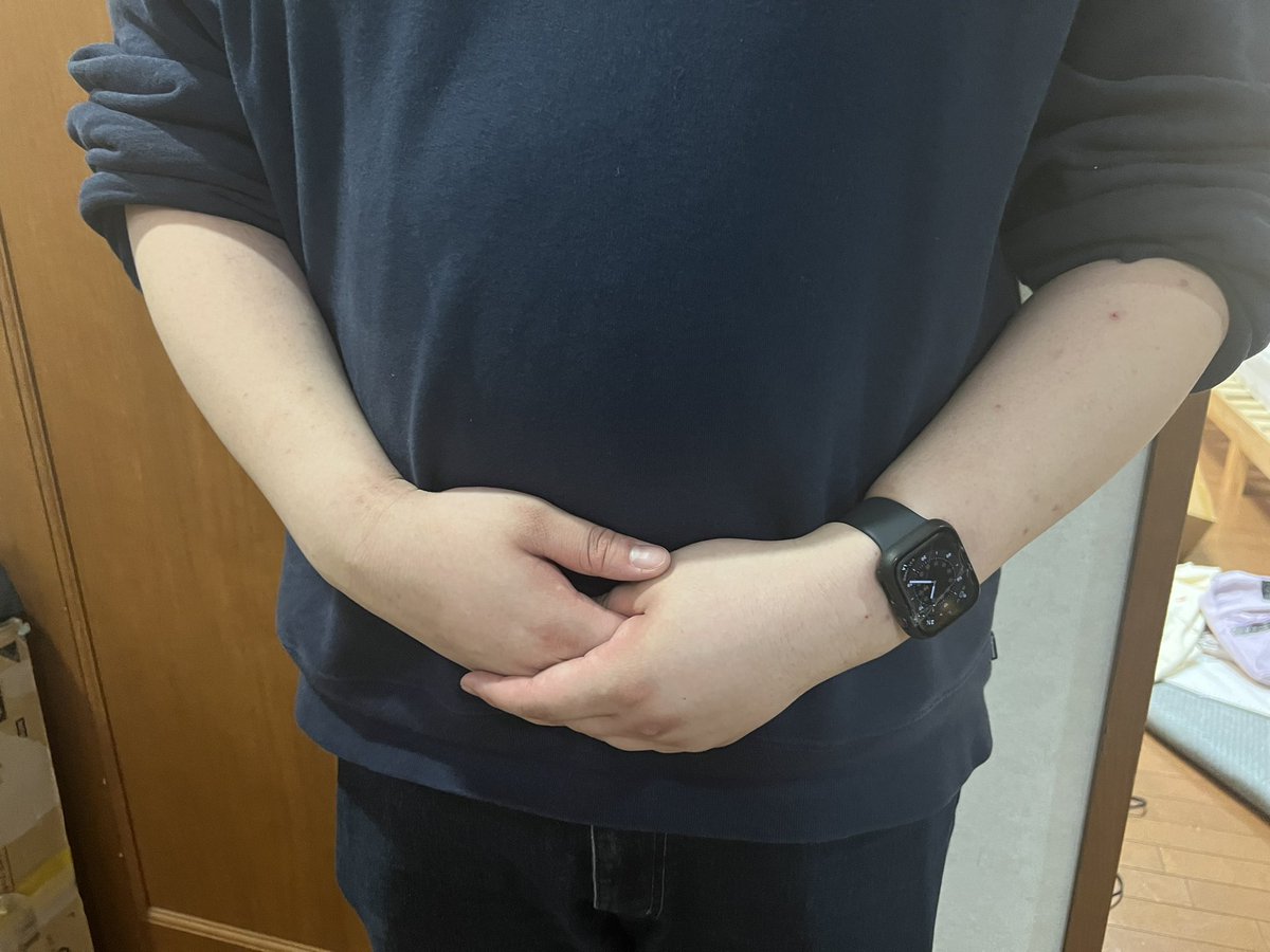 昨日まじで真面目に作品と向き合って撮影しててオフショットが本当にないんだけど、これはSODさんに新卒で入ってまだ3週間くらいのセバス！
ずっとこの姿勢で待機しててくれるからセバスってあだ名にしたwwwwwww
セバス頑張れよ…… https://t.co/udrn2nNSOc
