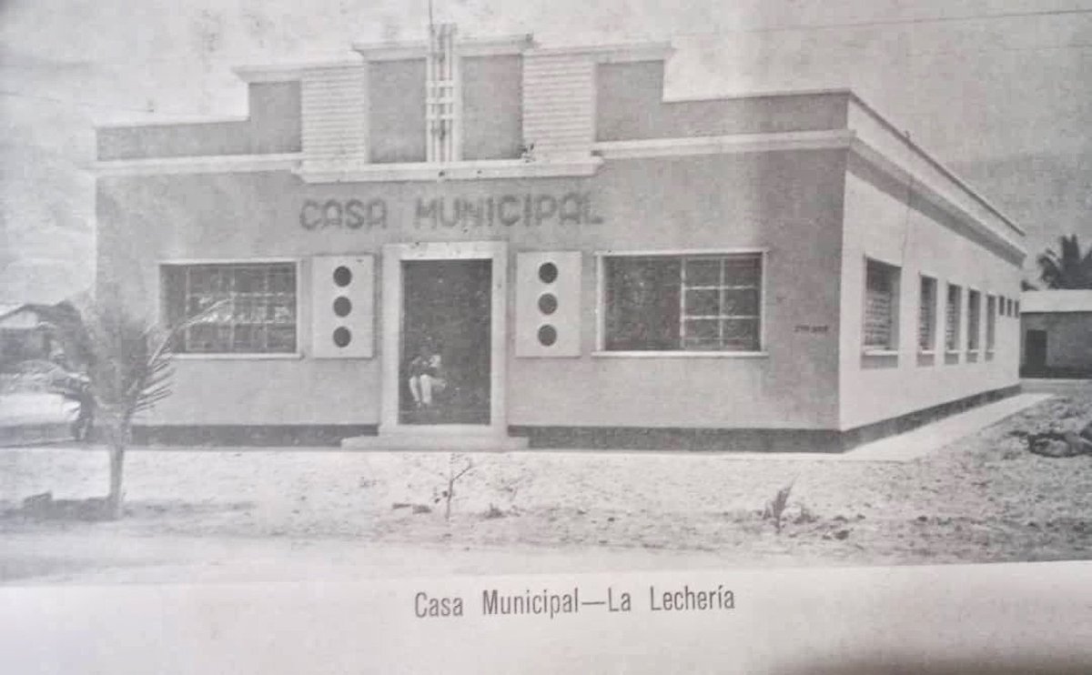 Foto del consejo municipal de #Lecheria en 1954