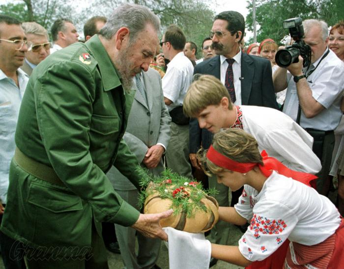 La atención de #Cuba🇨🇺 a los niños del accidente de Chernobil es un ejemplo de lo que puede hacer un  país cuando independientemente de sus recursos económicos dispone de un capital humano capaz de enfrentar las situaciones más diversas.

#PasiónXCuba #CubaViveEnSuHistoria