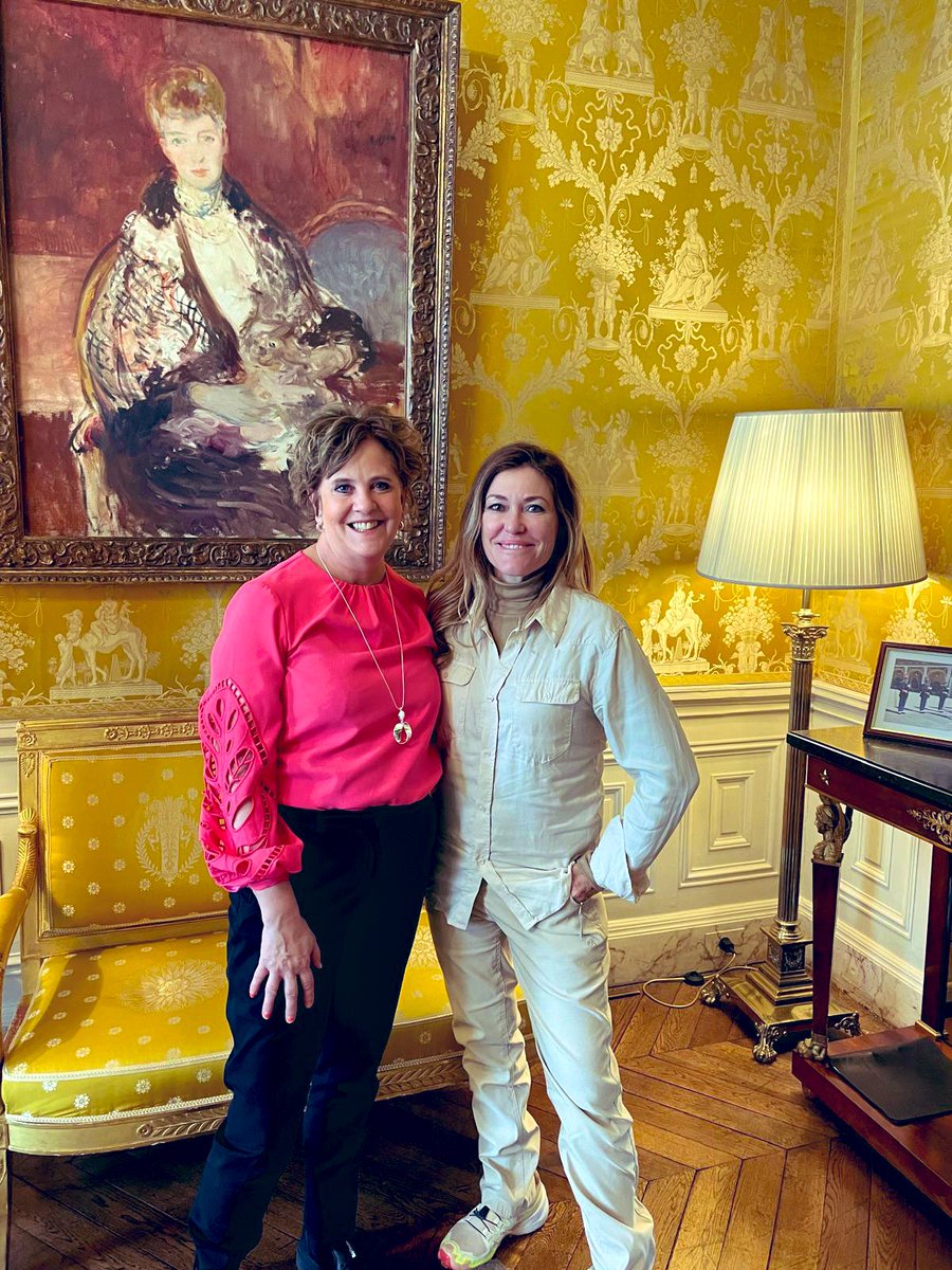 MennaRawlings's tweet image. Thanks for dropping into the 🇬🇧 Residence today, @cerysmatthews🤩. Great to catch up on Welsh 🏴󠁧󠁢󠁷󠁬󠁳󠁿 connections, #dylanthomas, international careers, 🇬🇧🇫🇷culture and music, and much more. Good luck with the new book. 

And yes of course I was (am) a #catatonia fan!