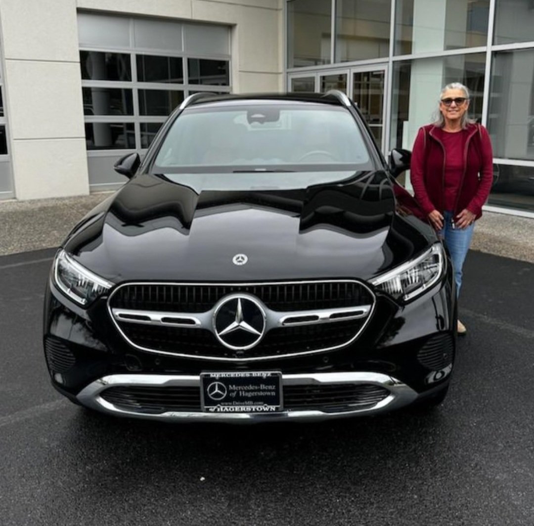 Big Congratulations to Cassie on your NEW 2024 #MercedesBenz GLC 300! We appreciate your business! 👏