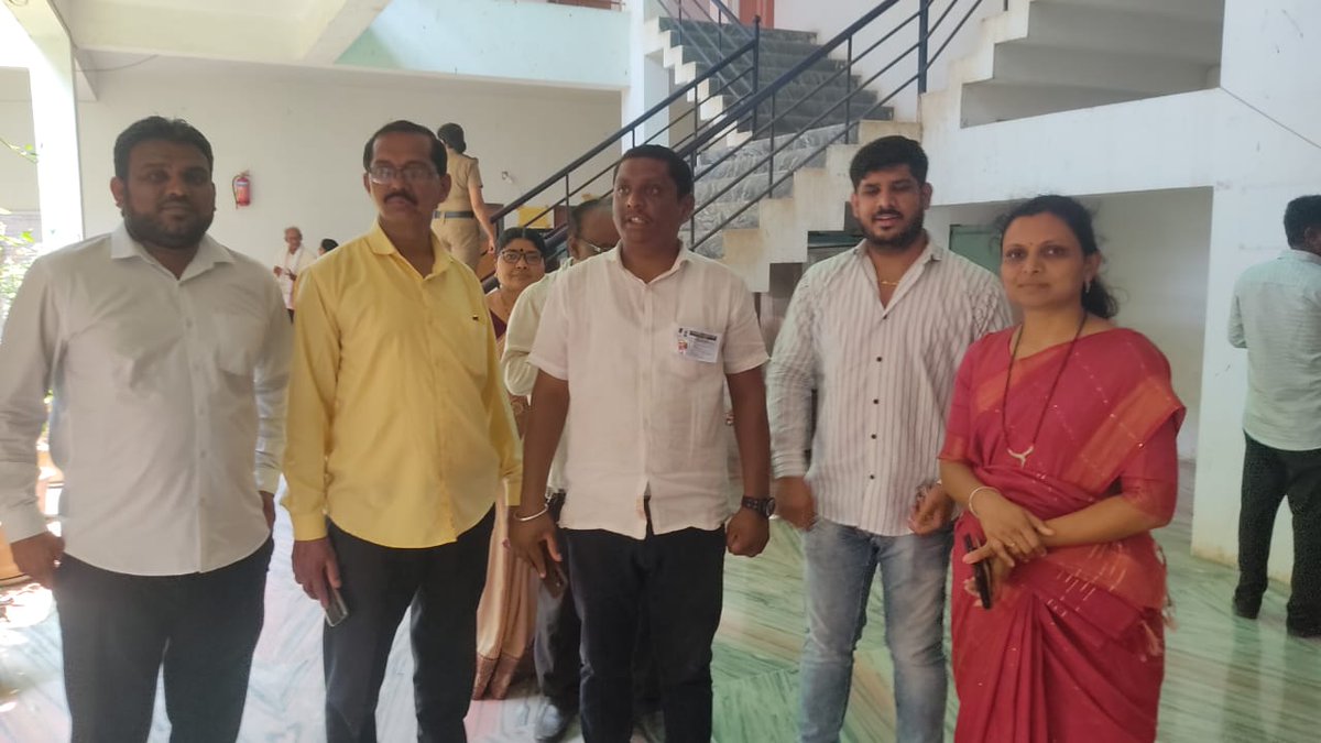 ShelkeJayshree's tweet photo. आज बुलढाणा लोकसभेसाठी मतदान होत आहे. त्यानिमित्ताने बुलडाणा शहरातील एकता नगर, मिर्झा नगर, डोंगरे शाळा परिसर, गुप्ता हायस्कूल, उर्दू शाळा परिसर, कादरिया कॉलेज, सेंट जोसेफ स्कूल, सुंदरखेड येथील मतदान केंद्रांवर भेटी दिल्या!

#महाविकास_आघाडी #VoteForINDIA #voteforbest
#LoksabhaElections2024
#लोकसभानिवडणूक२०२४
#vote_MahaVikas_Aghadi #LoksabhaElections
#बुलढाणा_मतदारसंघ #लोकसभा_निवडणूक #सुंदरखेड
#Buldhana