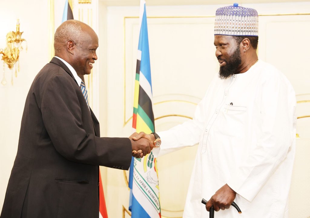 South Sudan President Salva Kiir Mayardit on Thursday afternoon met, Lazaro Sumbeiywo, the head of the Kenyan mediation between the government and holdout opposition groups to discuss the initiative spear headed by Kenyan President William Ruto.