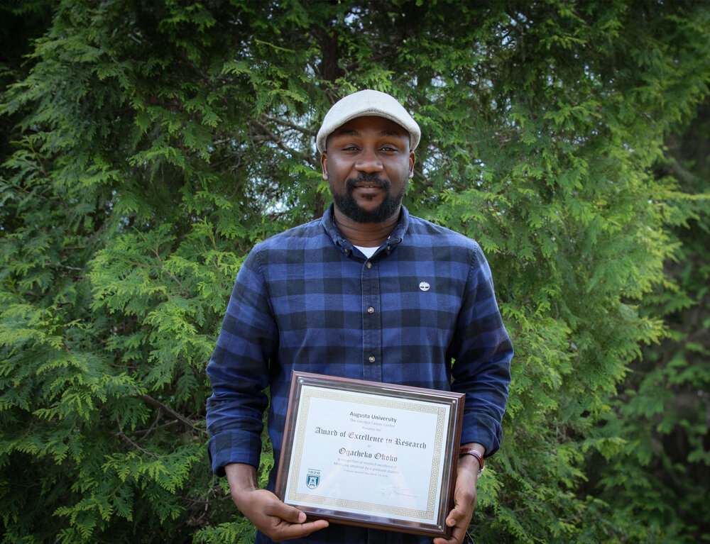 Congratulations Ogacheko Okoko for receiving the 'Award for Excellence in Research in Molecular Medicine' at Graduate Research Day! His poster presentation was entitled “Molecular and Epigenetic Mechanisms by which STAT5 Regulates Polyfunctionality in Antitumor CD4+ T Cells”.