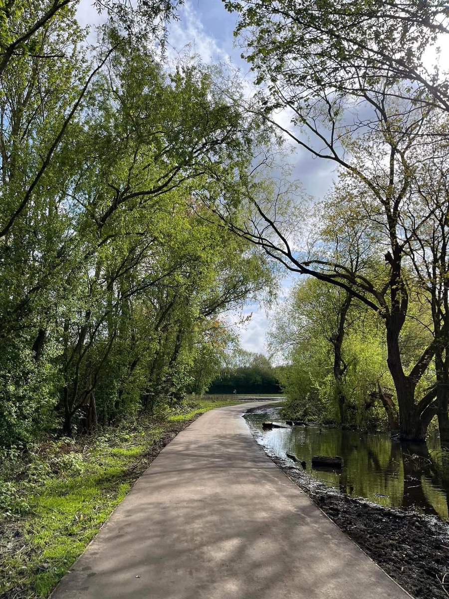 It’s parkrun eve and we have exciting news! The finish has finally emerged from the swamp and we can return to our usual course. Many thanks to park ranger Richard for making it spick & span for us 🧼 See you tomorrow! #loveparkrun