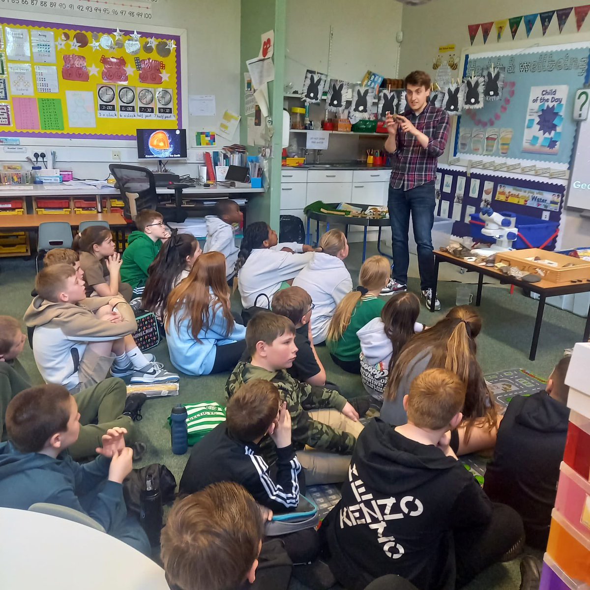 P6/7 were captivated by Mr Wildman's talk about his career as a geoscientist and the different countries that his job has taken him to. They were excited to handle and examine under a microscope rocks and fossils that were millions of years old!
