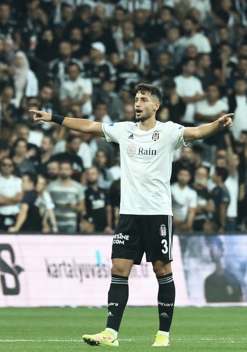 🦅✍️Beşiktaş ilk hamlesini iç transferde yaptı. Siyah beyazlılar, 24 yaşındaki Tayyip Talha Sanuç’un sözleşmesini uzattı. trtspor.com.tr/haber/futbol/t…