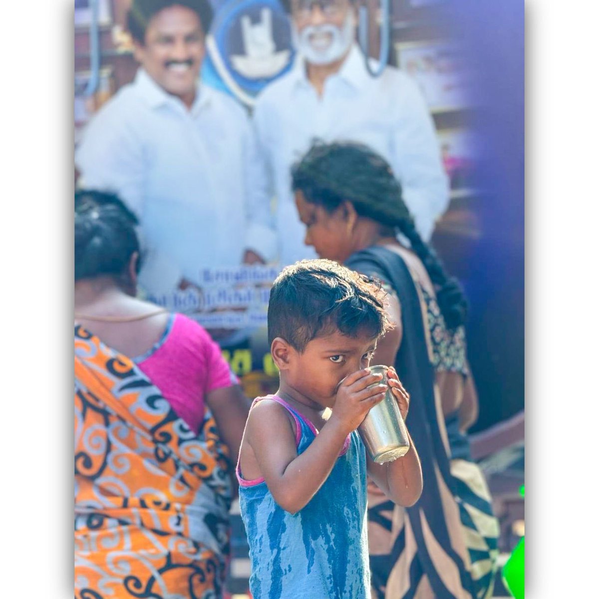 Children were happy to quench their thirst when drinking water was provided....
#Thalaivar @rajinikanth
#Water_Needs
#RajinikanthRasigarNarpaniMandram
#VelloreDist#2024