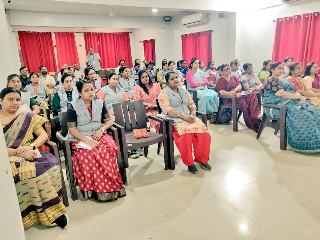 Every human is seen stressed. One should learn to deal with stress by removal of personality defects and chanting. Workshop held in HEMA Higher Sec. School, Bhopal on Stress Management on the occasion of silver jubilee of @SanatanSanstha
@1chetanrajhans

#SanatanSanstha_25years